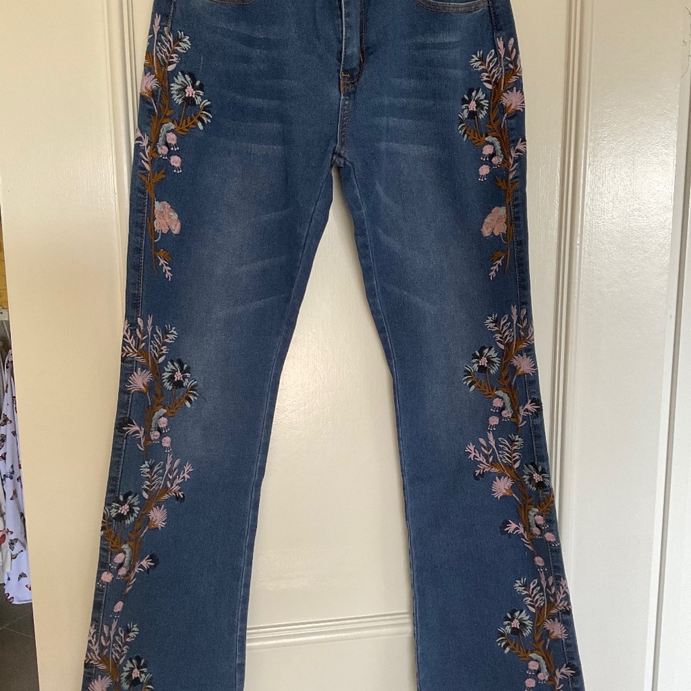 Malonacia embroideried jeans size 2